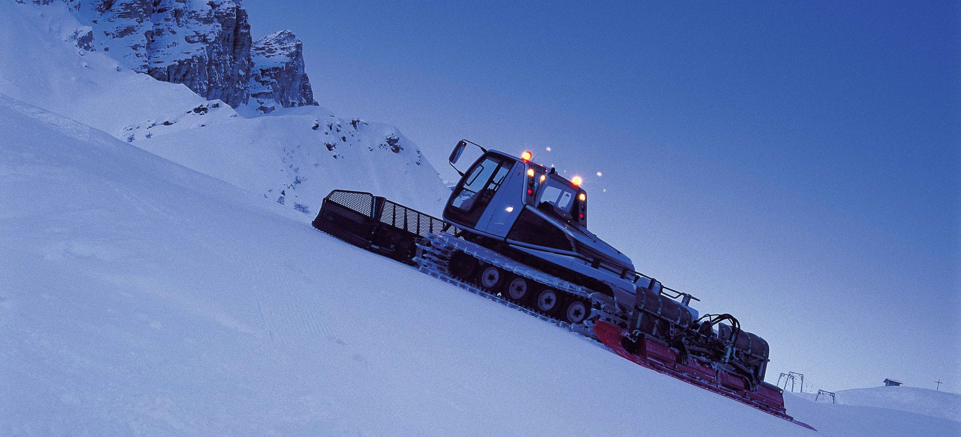 Snow groomer